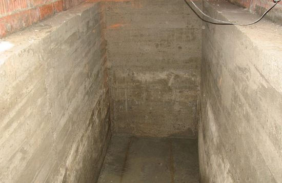 бетоные стены и пол