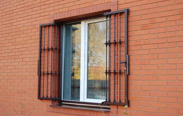 открывается в 2 стороны